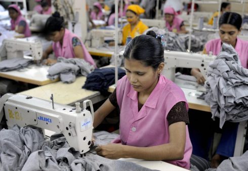 পোশাক শিল্পে ৭২% মুনাফা যায় ব্র্যান্ডের পকেটে