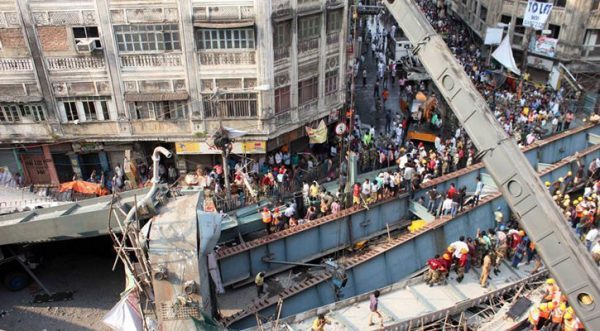 ফ্লাইওভার ধস: কাঁদছে কলকাতা