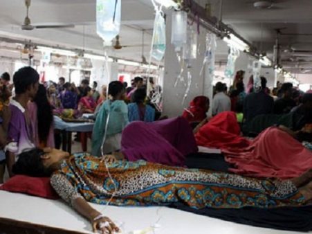 আশুলিয়ার বাইপাইলে পোশাক কারখানায় রাতে টিফিন খেয়ে অর্ধশতাধিক শ্রমিক অসুস্থ