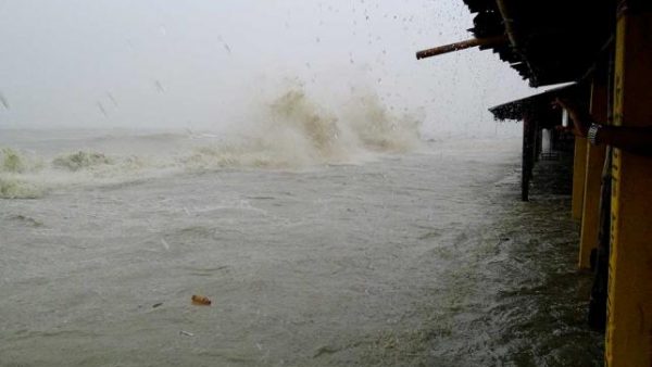 চট্টগ্রাম অতিক্রম করছে ‘রোয়ানু’,
