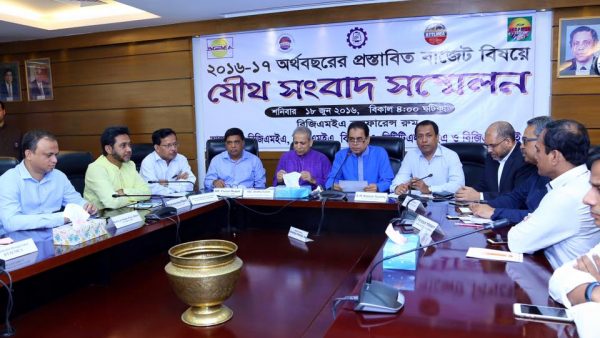 নতুন অর্থ বছরে করের বোঝা : বাধাগ্রস্ত হবে পোশাক খাতের অগ্রযাত্রা