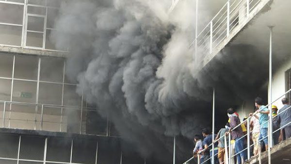 গাজীপুরে চন্দ্রায় পোশাক কারখানার আগুন নিয়ন্ত্রণে, বিপুল ক্ষয়ক্ষতি