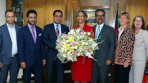 বিদেশীদের ভ্রমণে নিষেধাজ্ঞা নয় বরং বাংলাদেশে ব্যবসায় উৎসাহিত করছি: বার্নিকাট