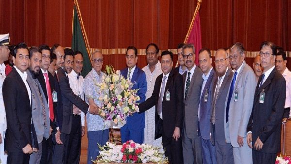 তৈরি পোশাক পণ্যের বহুমুখীকরণের পরামর্শ রাষ্ট্রপতির