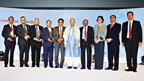 এইচএসবিসি সেরা রপ্তানিকারক পুরুস্কার পেলো পোশাক শিল্পের তিন প্রতিষ্ঠান
