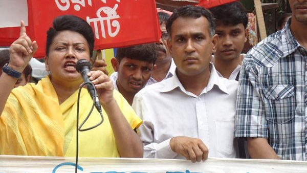 চায়ের দাওয়াতে ডিবি কার্যালয়ে শ্রমিক নেত্রী মোশরেফা মিশু!