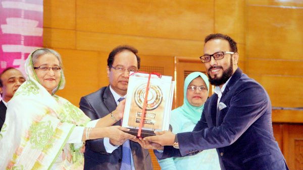জাতীয় রপ্তানি ট্রফি পেলো ৬৬ প্রতিষ্ঠান, এবারো পণ্য খাত নির্বিশেষে সর্বোচ্চ রপ্তানিকারক প্রতিষ্ঠান জাবের এন্ড জোবায়ের