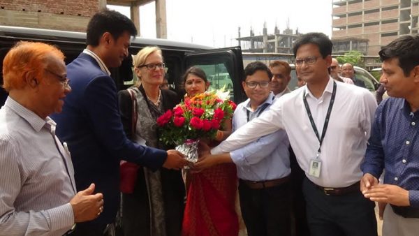 পোশাককর্মীদের হেপাটাইটিস-বি ভ্যাকসিন দিচ্ছে এসএনভি