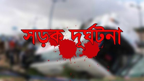 চট্টগ্রামে বাস উল্টে ২৫ পোশাক শ্রমিক আহত
