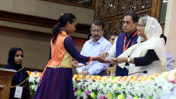শ্রমিক উন্নয়নে মালিকদের দৃষ্টি দিতে প্রধানমন্ত্রীর আহ্বান