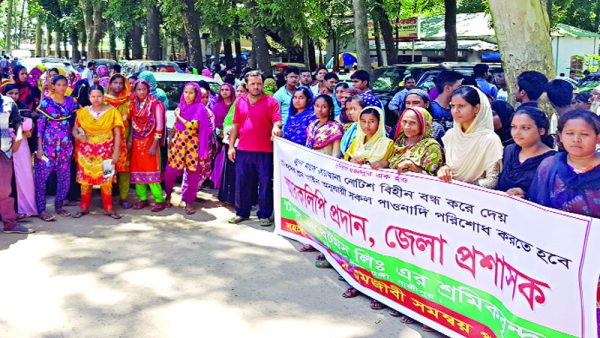 বকেয়া বেতনের দাবি গাজীপুরে শ্রমিকদের বিক্ষোভ, স্মারকলিপি