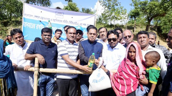 পঁয়তাল্লিশ লাখ টাকার ত্রাণসামগ্রী নিয়ে রোহিঙ্গাদের পাশে দাঁড়াল বিজিএমইএ