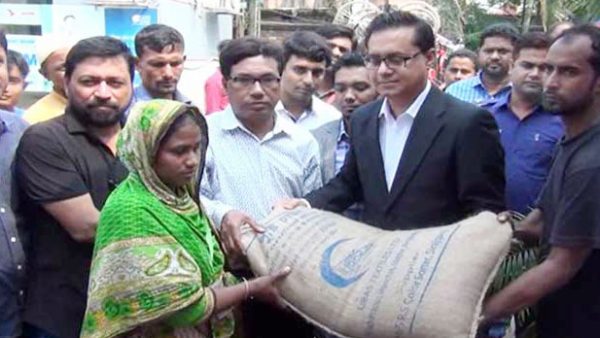 গাজীপুরে পোশাক কারখানায় শ্রমিকদের মাঝে ন্যায্যমূল্যে ভিটামিন যুক্ত চাল বিতরণ