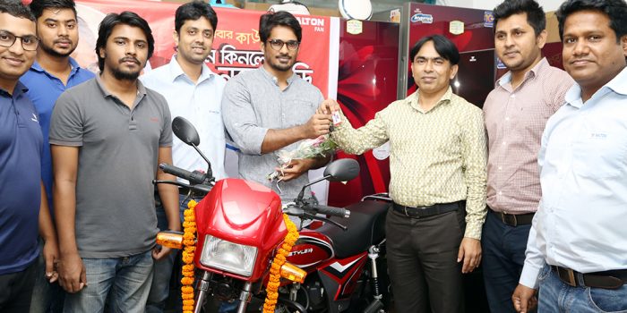 ডিজিটাল ক্যাম্পেইনে ব্যাপক সাড়া ওয়ালটন ফ্যান কিনে মোটরসাইকেল পেলেন শিক্ষার্থী