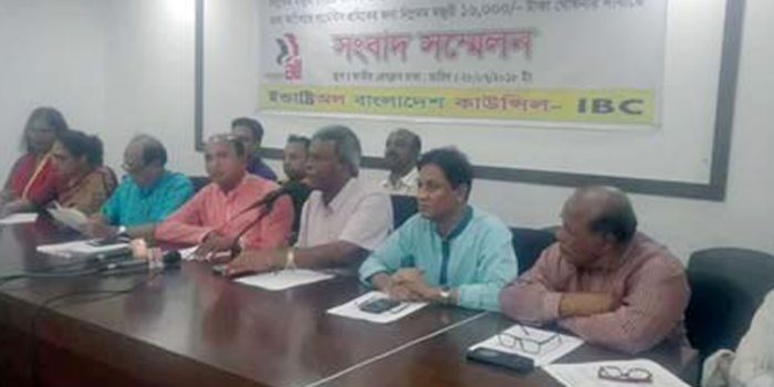 ‘মজুরি ঘোষণার নামে মালিকরা পোশাক শ্রমিকদের সাথে  তামাশা করছে’-আইবিসি