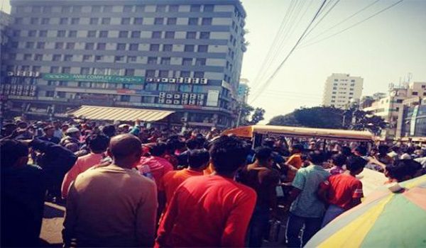 উত্তরায় সড়ক অবরোধ তুলে নিল পোশাক শ্রমিকরা
