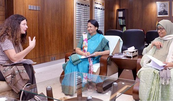 ন্যূনতম মজুরি নিয়ে সরকারের পদক্ষেপের প্রশংসা করেছে ইইউ