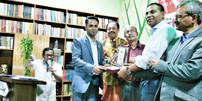 “সামাজিক কর্মকাণ্ডে বিশেষ অবদান রাখার জন্য সেরা সংগঠন হিসেবে বিসিপিএসকে সম্মাননা প্রদান”