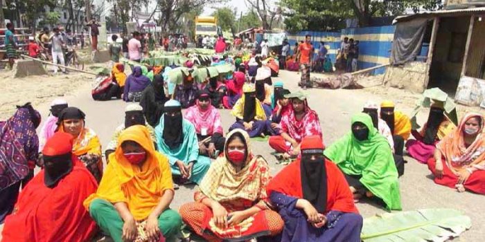 নারায়ণগঞ্জে পোশাক শ্রমিকদের বিক্ষোভ