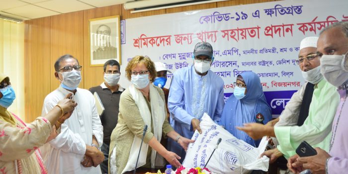 বিলস’র উদ্যোগে শ্রমজীবী মানুষের মধ্যে খাদ্য সহায়তা